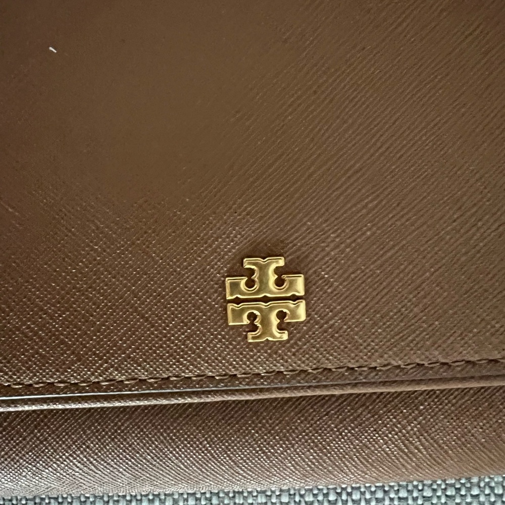 New Tory Burch ๐ crossbody/ wallet - Picture 2 of 4